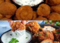 Panierte Champignons und Kräuterquark