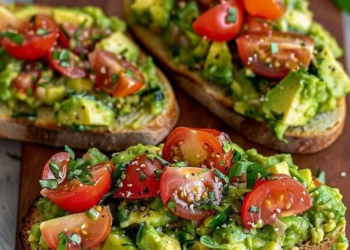 Avocadobrot mit Tomaten sie brauchen 8 Scheiben Kornbrot