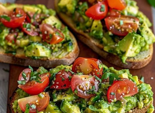 Avocadobrot mit Tomaten sie brauchen 8 Scheiben Kornbrot