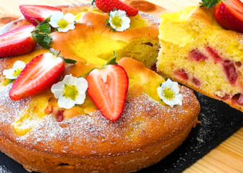 Erdbeer Pudding Biskuitkuchen: Das köstliche und einfache Dessert