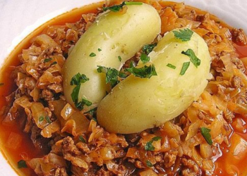 Kohl geschmort mit Hackfleisch