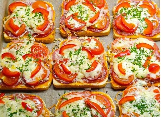 Heute Morgen Tomaten Mozzarella Toast im Ofen gebacken
