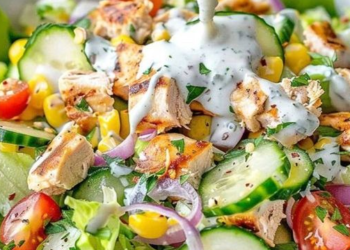 Hähnchen Salat mit Knoblauchsauce