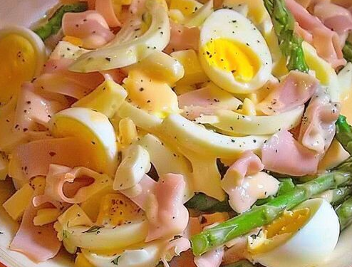 Fantastischer Spargelsalat mit 250 g Sahne den ich jedes Jahr bereite