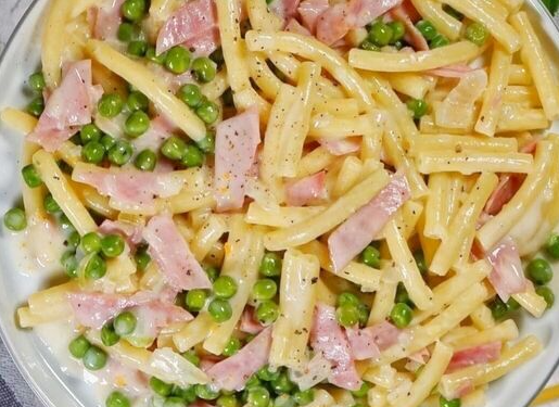 Makkaroni mit Schinken und 200g Erbsen sowas von leckeer!