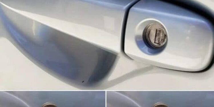 Am Morgen parkte ich mein Auto auf dem Parkplatz: Als ich zurückkam, bemerkte ich