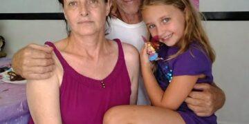 Mein Großvater nahm mich jeden Abend heimlich mit in sein Zimmer … Als meine Mutter herausfand, warum, setzte sie sich auf den Boden und brach in Tränen aus.