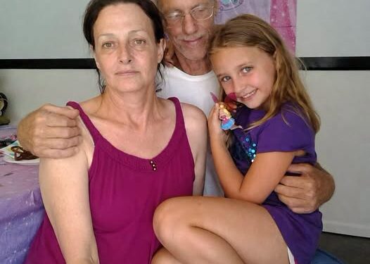 Mein Großvater nahm mich jeden Abend heimlich mit in sein Zimmer … Als meine Mutter herausfand, warum, setzte sie sich auf den Boden und brach in Tränen aus.