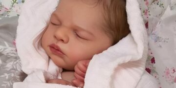 Heute Morgen hat ein 18-jähriges Mädchen ein kleines Mädchen zur Welt gebracht