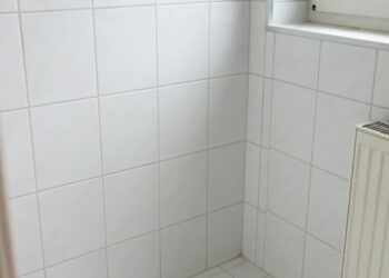 Meine Schwester ist gestern in eine neue Wohnung gezogen und hat mich sofort angerufen.
